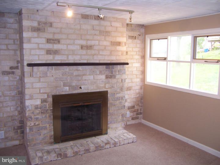822 Rabbit Lane Reading, PA 19606 - Photo 4 of 23 Gallery Image 4