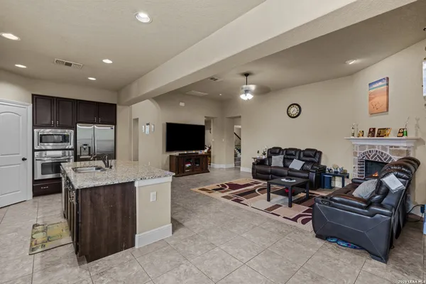 $3,300 | 8718 Silver Rock, San Antonio, TX 78255