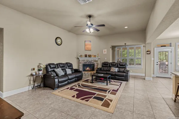 $3,300 | 8718 Silver Rock, San Antonio, TX 78255