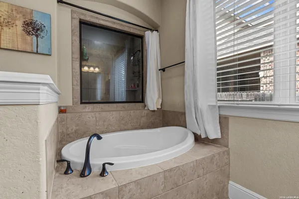 $3,300 | 8718 Silver Rock, San Antonio, TX 78255