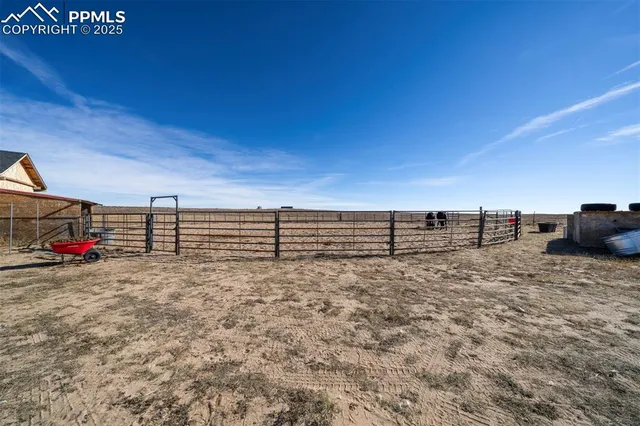 a view of a area with wooden fence