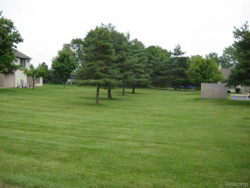1243 Pine Ridge Drive Highland, MI 48357 - Photo 4 of 18
