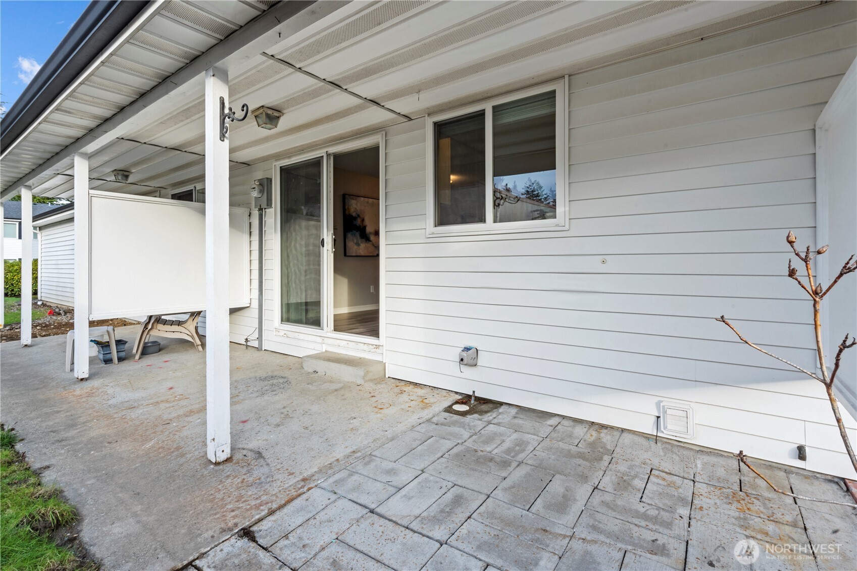 31921 46th Avenue Southwest Federal Way, WA 98023 - Photo 14 of 28 a view of a patio with table and chairs