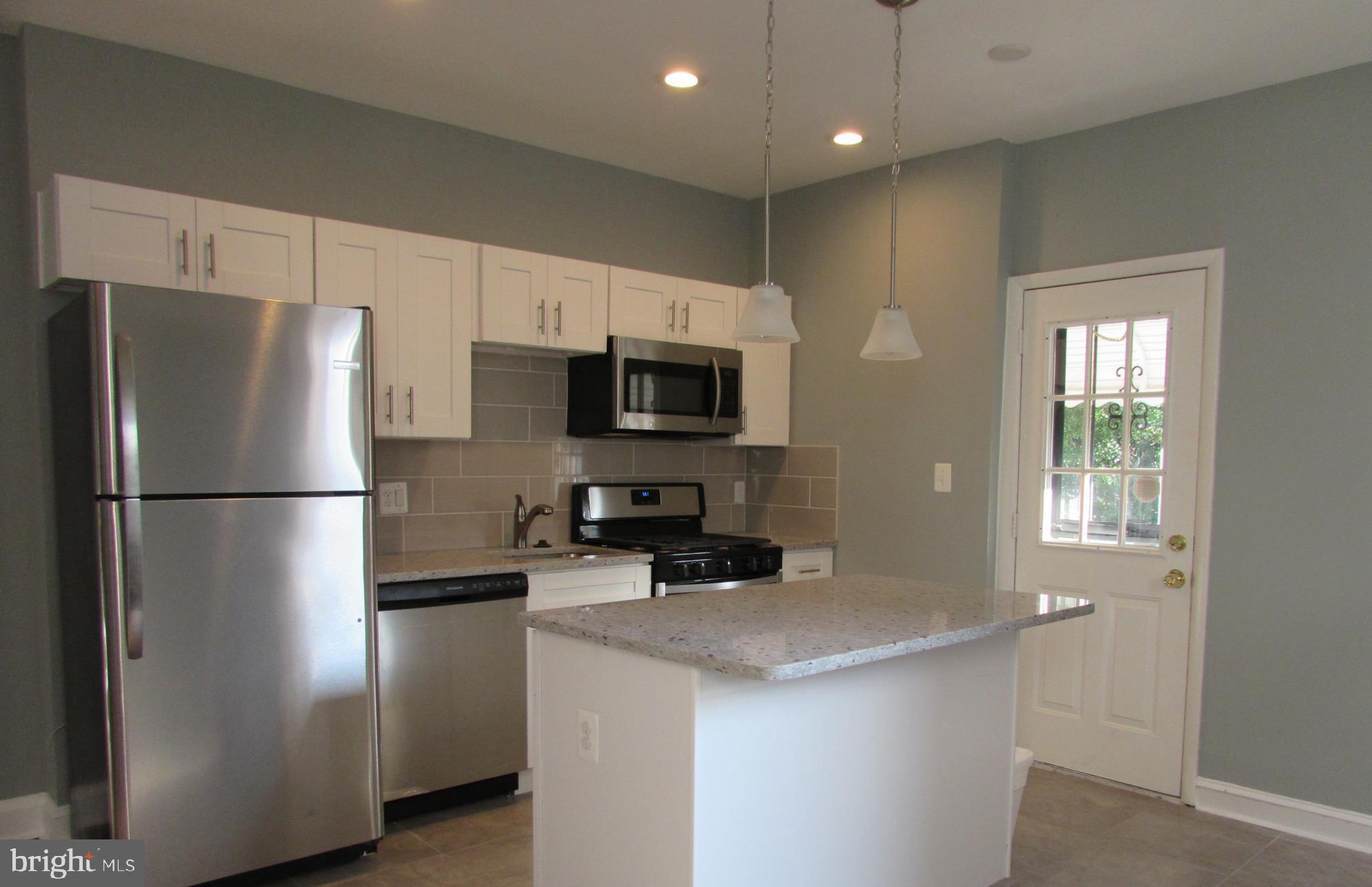 2735 Chesterfield Avenue Baltimore, MD 21213 - Photo 6 of 30 LOTS OF KITCHEN CABINETS