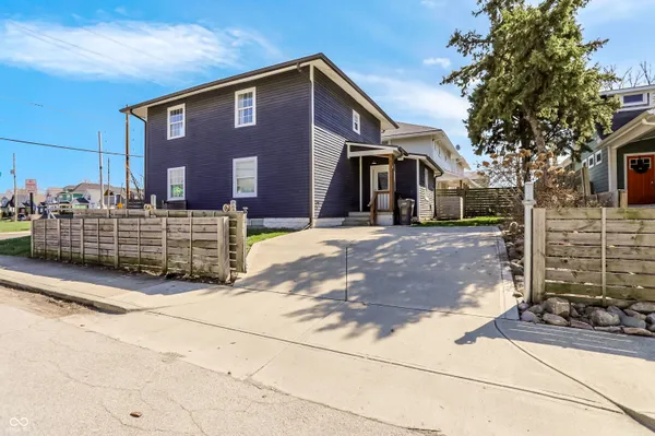 $2,800 | 1306 South East Street, Indianapolis, IN 46225