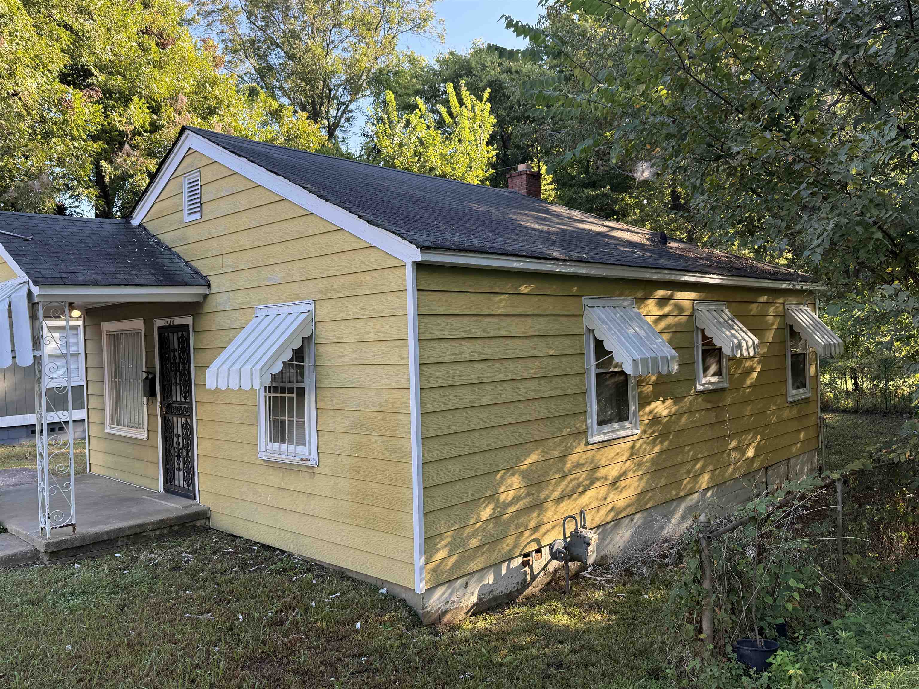 1540 Gabay Street Memphis, TN 38106 - Photo 2 of 10 a view of a house with a yard