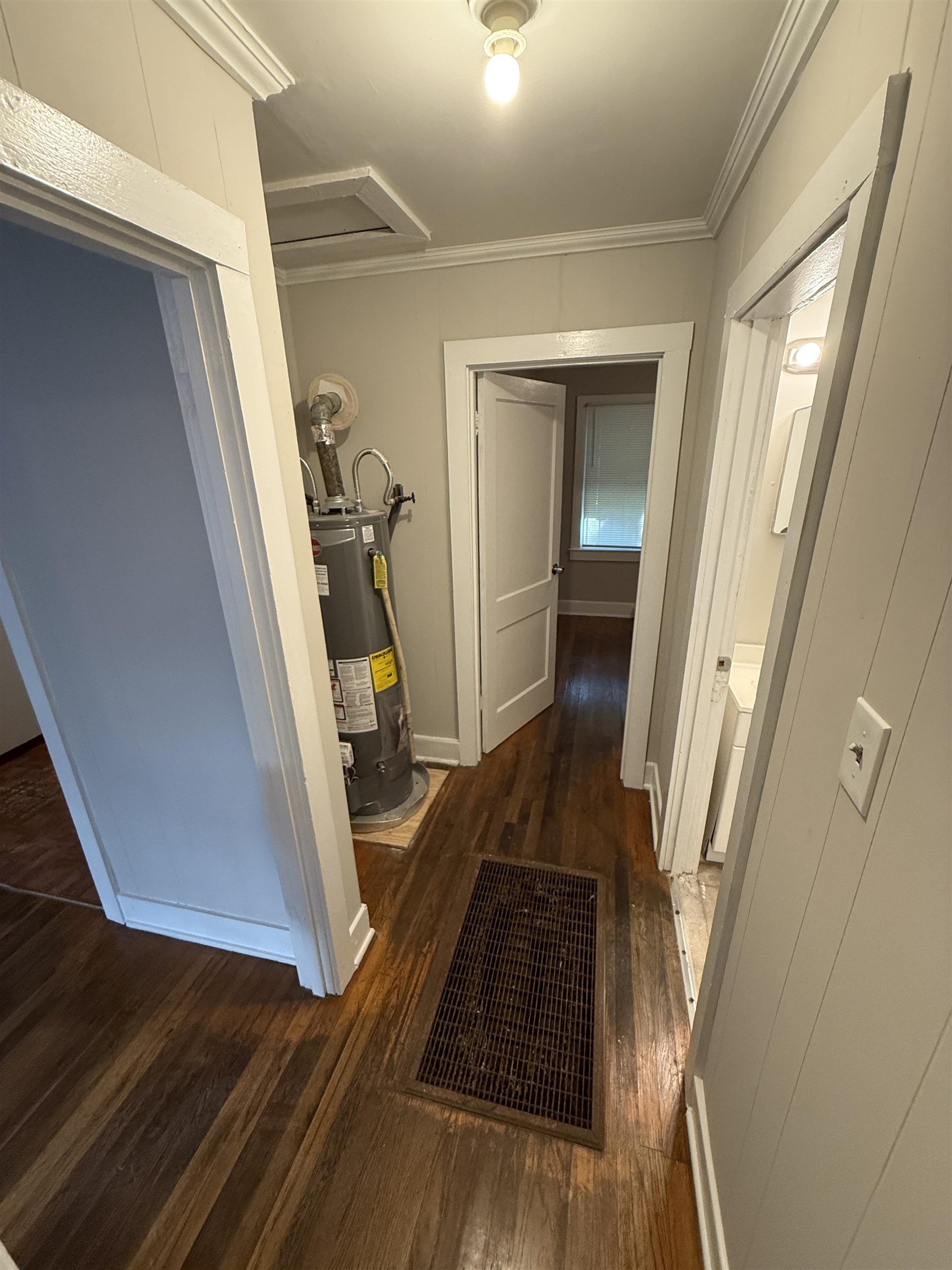 1540 Gabay Street Memphis, TN 38106 - Photo 7 of 10 a view of a hallway view with staircase