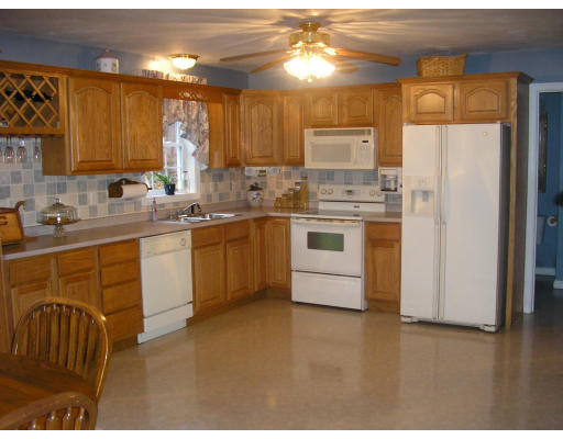 22 Ragged Hill Road Hubbardston, MA 01452 - Photo 3 of 7 Gallery Image 3
