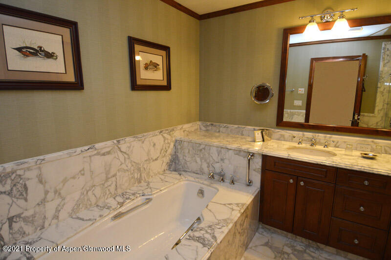 75 Prospector Road, Unit 83073 Aspen, CO 81611 - Photo 17 of 29 1st-guest-bath