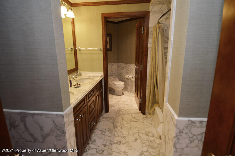 75 Prospector Road, Unit 83073 Aspen, CO 81611 - Photo 19 of 29 2nd-guest-bath