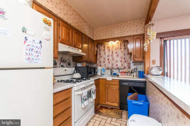 a kitchen that has a sink and a stove