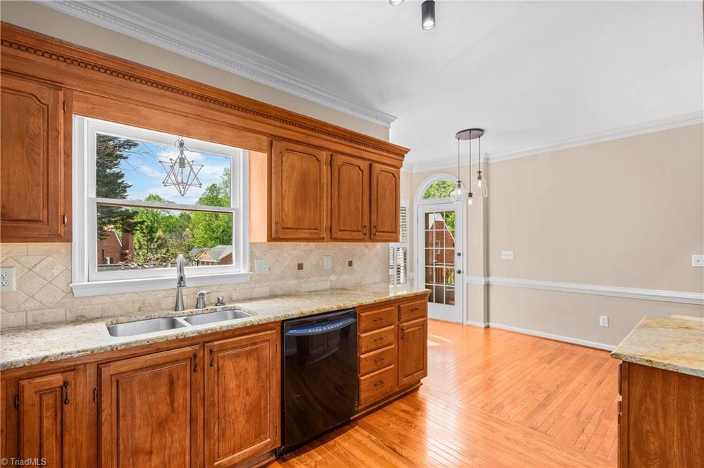 612 Rittenhouse Court Winston-Salem, NC 27104 - Photo 15 of 45 Kitchen