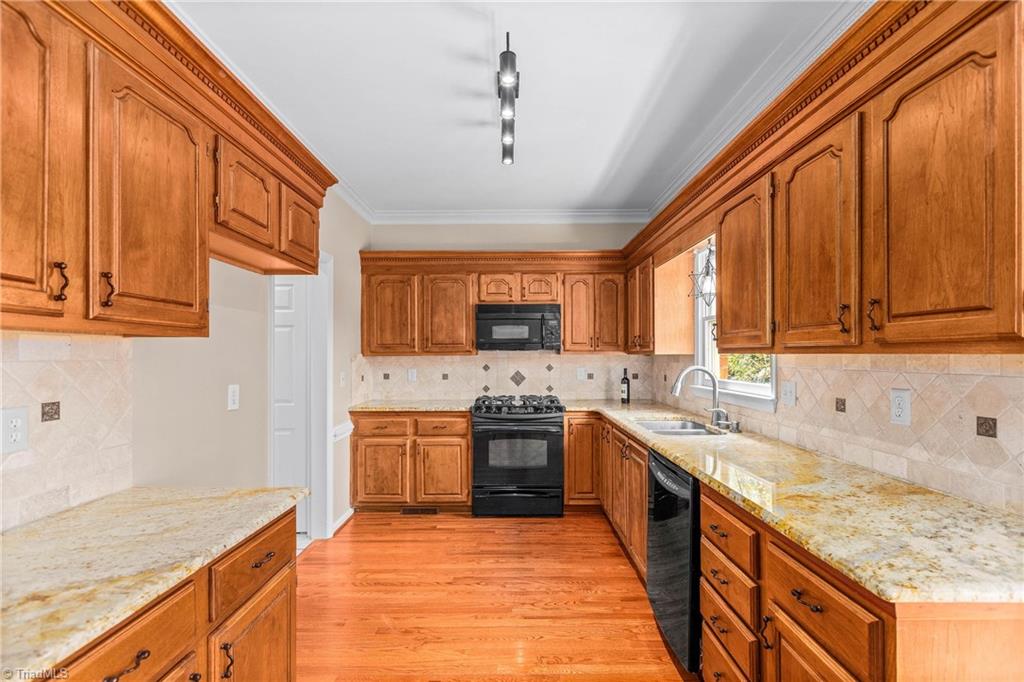 612 Rittenhouse Court Winston-Salem, NC 27104 - Photo 16 of 45 Kitchen