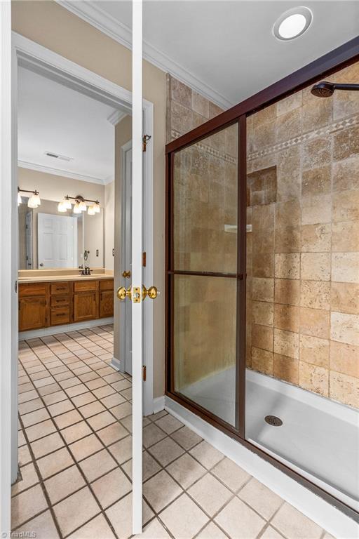 612 Rittenhouse Court Winston-Salem, NC 27104 - Photo 31 of 45 Primary Bathroom