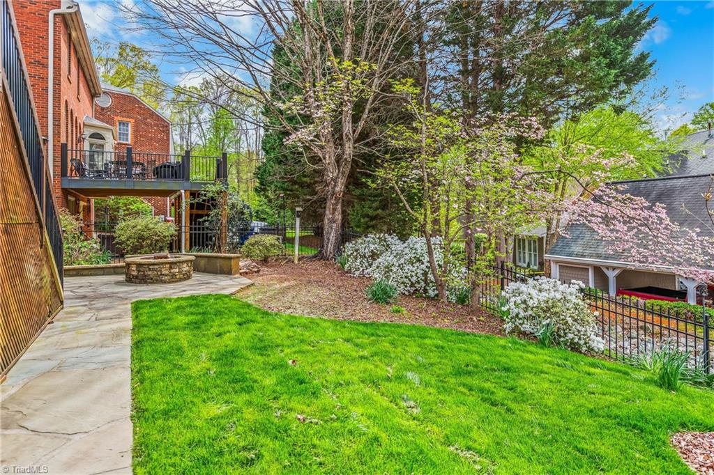 612 Rittenhouse Court Winston-Salem, NC 27104 - Photo 38 of 45 Side Yard