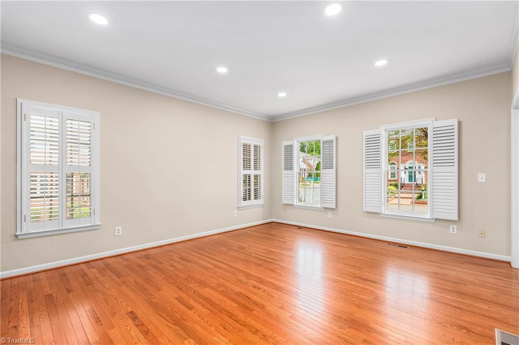 612 Rittenhouse Court Winston-Salem, NC 27104 - Photo 8 of 45 Living Room