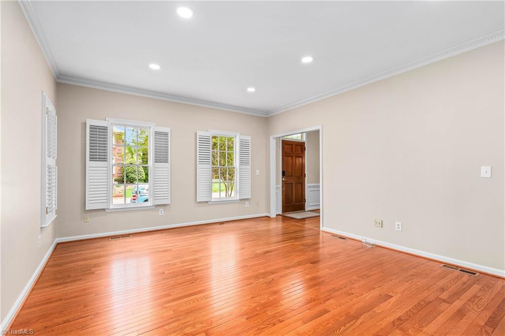 612 Rittenhouse Court Winston-Salem, NC 27104 - Photo 9 of 45 Living Room