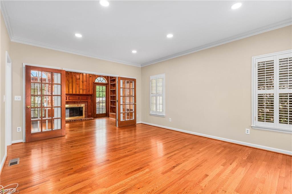 612 Rittenhouse Court Winston-Salem, NC 27104 - Photo 10 of 45 Living Room