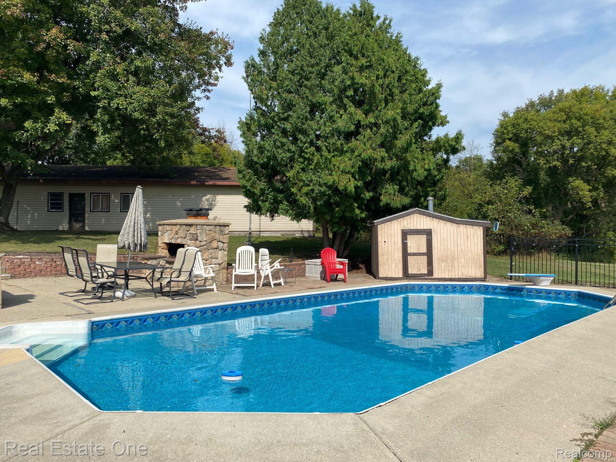 7391 Bishop Road Brighton, MI 48116 - Photo 4 of 42 Gallery Image 4