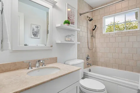 15 Cedar Court, East Hampton, NY 11937