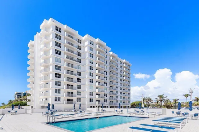 $3,300 | 4511 South Ocean Boulevard, Unit 206, Highland Beach, FL 33487