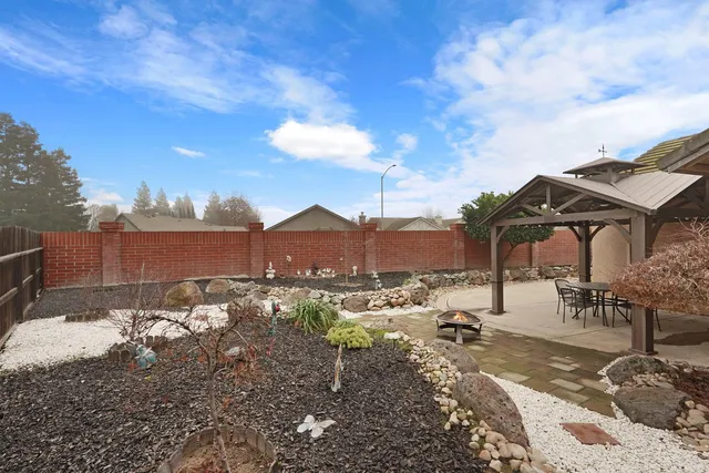 a view of backyard of house