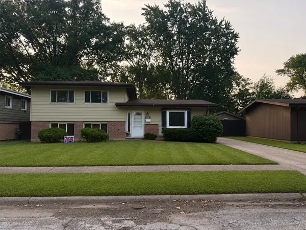 $250,000 | 415 Sandburg Street, Park Forest, IL 60466