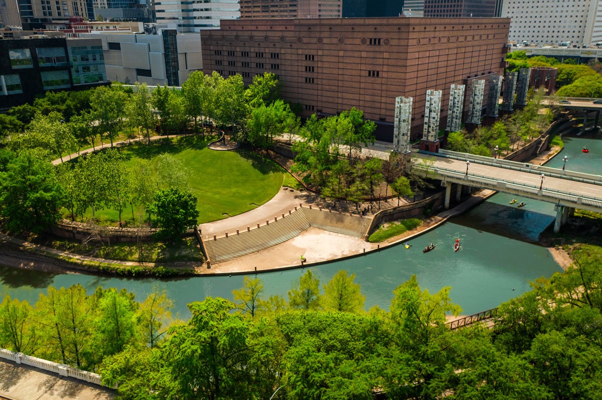 2503 Parker Road Houston, TX 77093 - Photo 17 of 17 a view of a backyard with plants