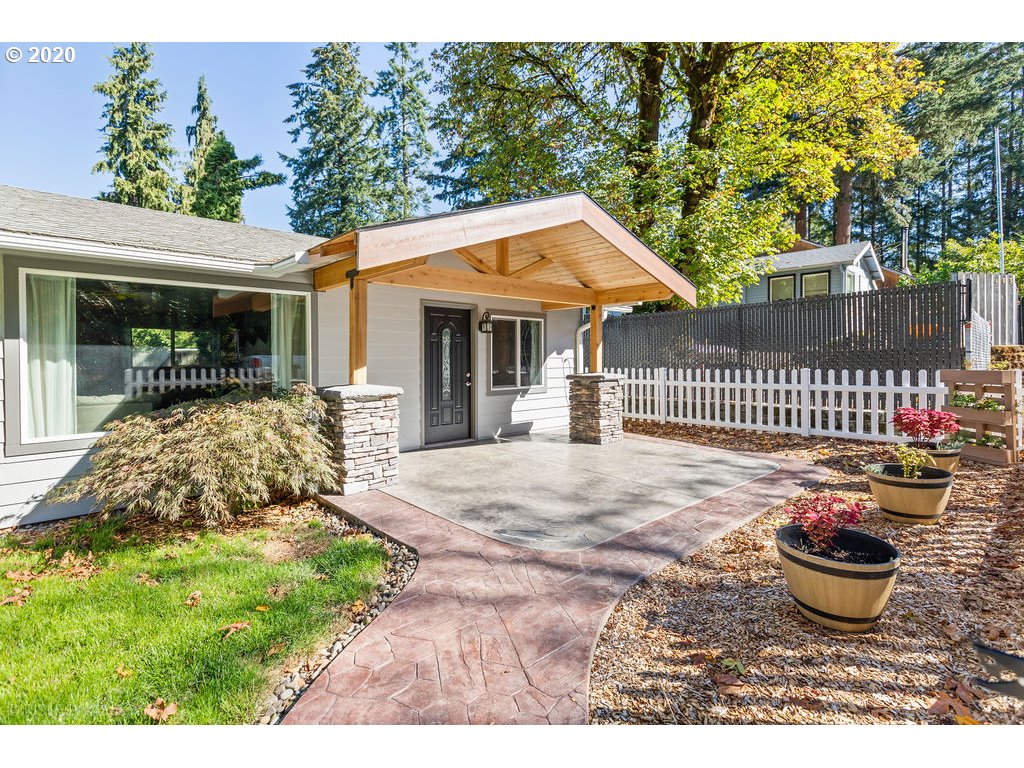 495 Southwest Maple Road Estacada, OR 97023 - Photo 2 of 32 Gallery Image 2
