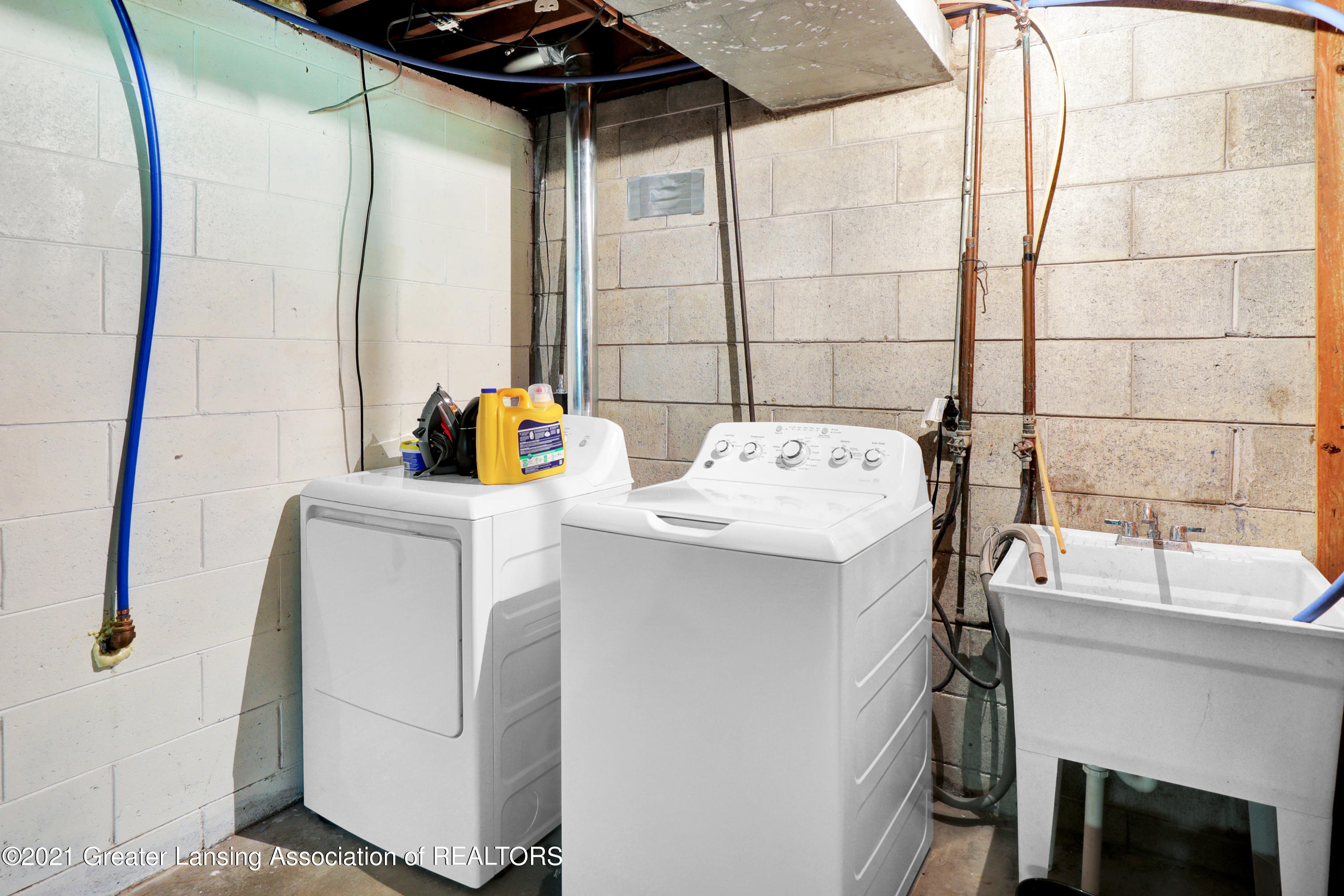 1401 West Webb Road Dewitt, MI 48820 - Photo 22 of 49 Laundry