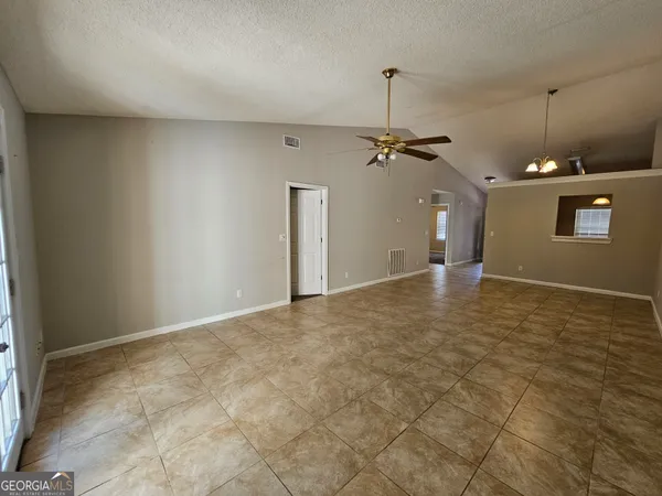 $1,350 | 189 East Lakemont Drive, Unit B, Kingsland, GA 31548