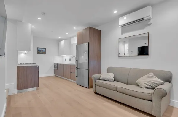 $3,400 | 708 East 6th Street, Unit 1, Boston, MA 02127