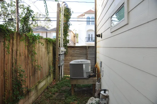 $2,650 | 5743 Petty Street, Houston, TX 77007