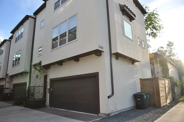 $2,650 | 5743 Petty Street, Houston, TX 77007