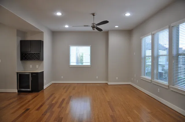 $2,650 | 5743 Petty Street, Houston, TX 77007