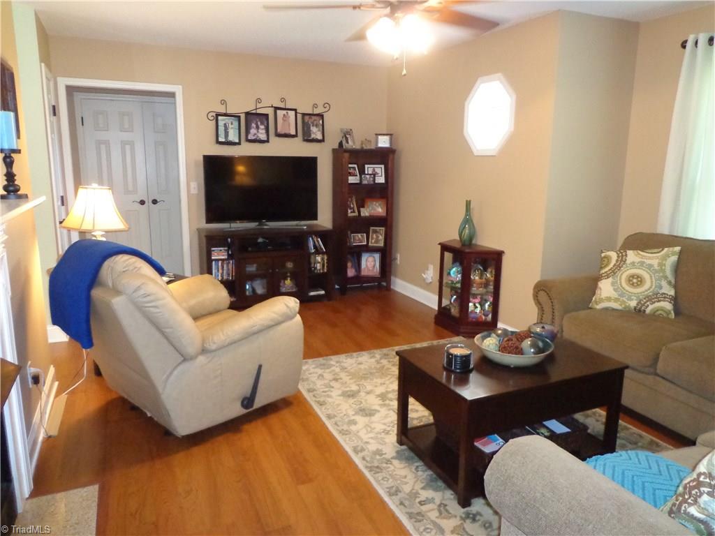 Living Room w/Laminate Flooring & Gas Log FP