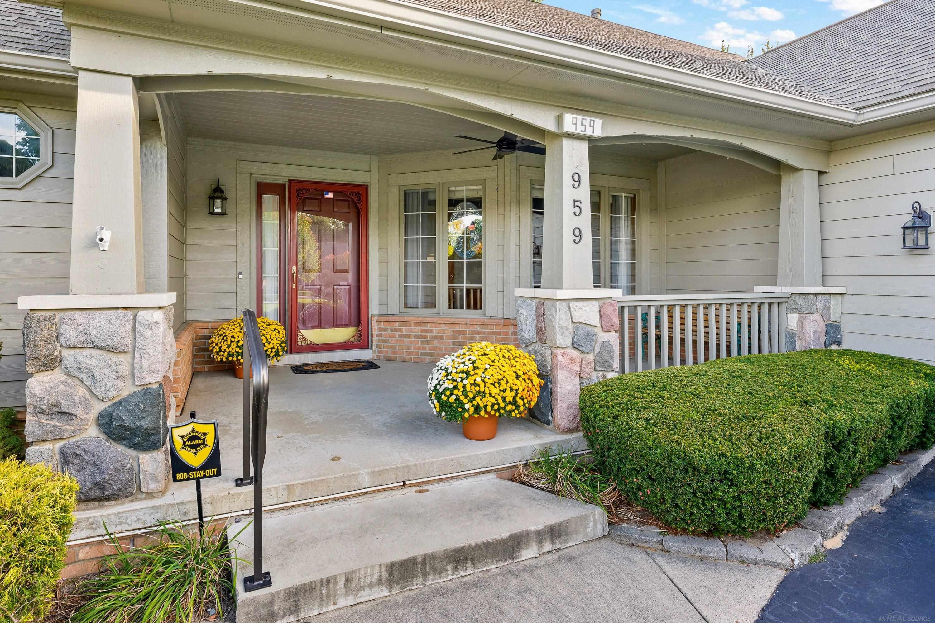 959 Pine Trail Drive Rochester, MI 48307 - Photo 4 of 44 50190479-e85063d1-96d1-41af-87fc-979e73c7c128.JPG