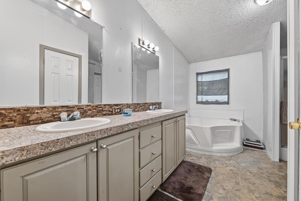 245 Ross Lane Springtown, TX 76082 - Photo 12 of 26