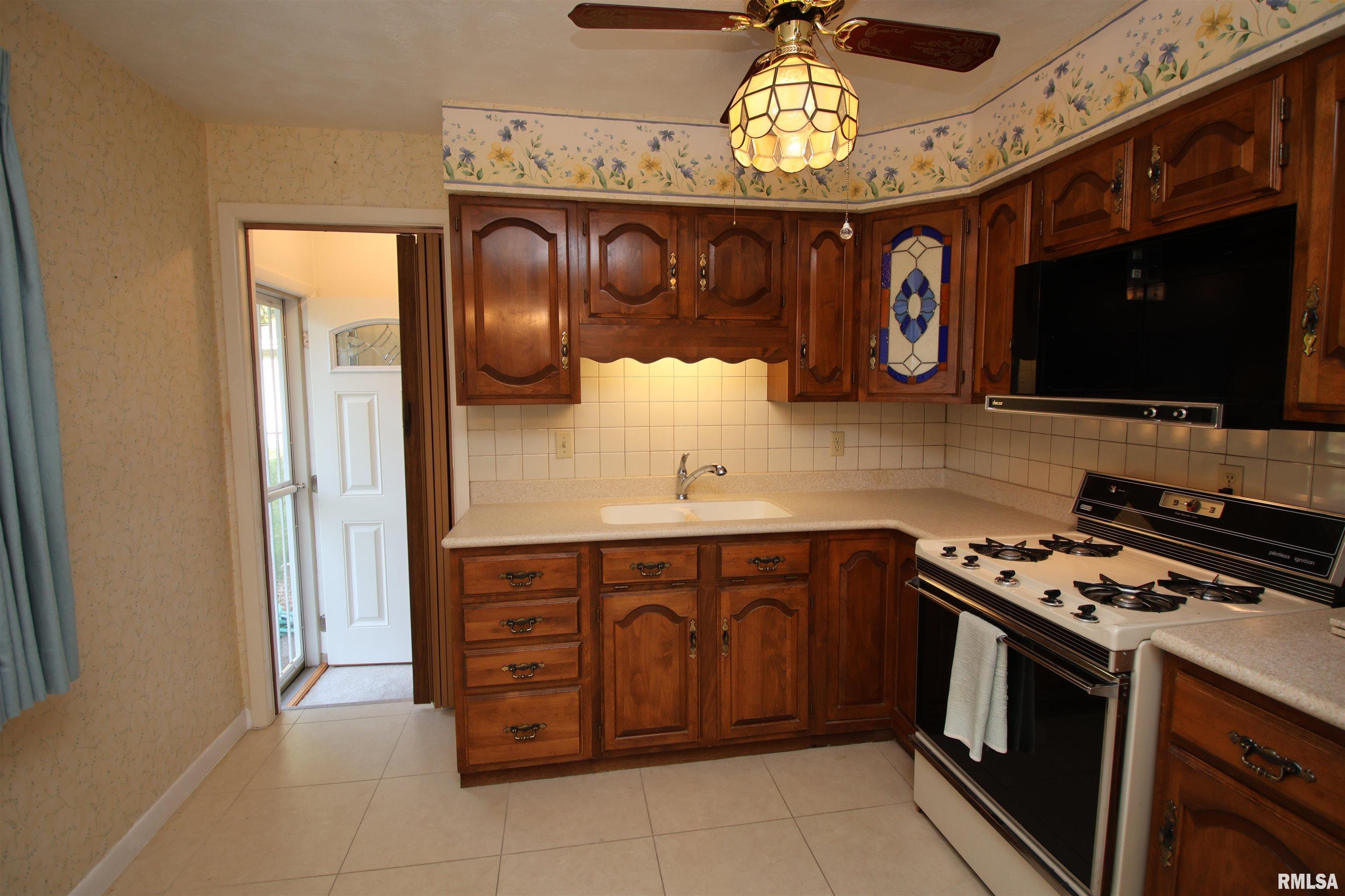 2631 West Overhill Road Peoria, IL 61615 - Photo 11 of 54 Gallery Image 11