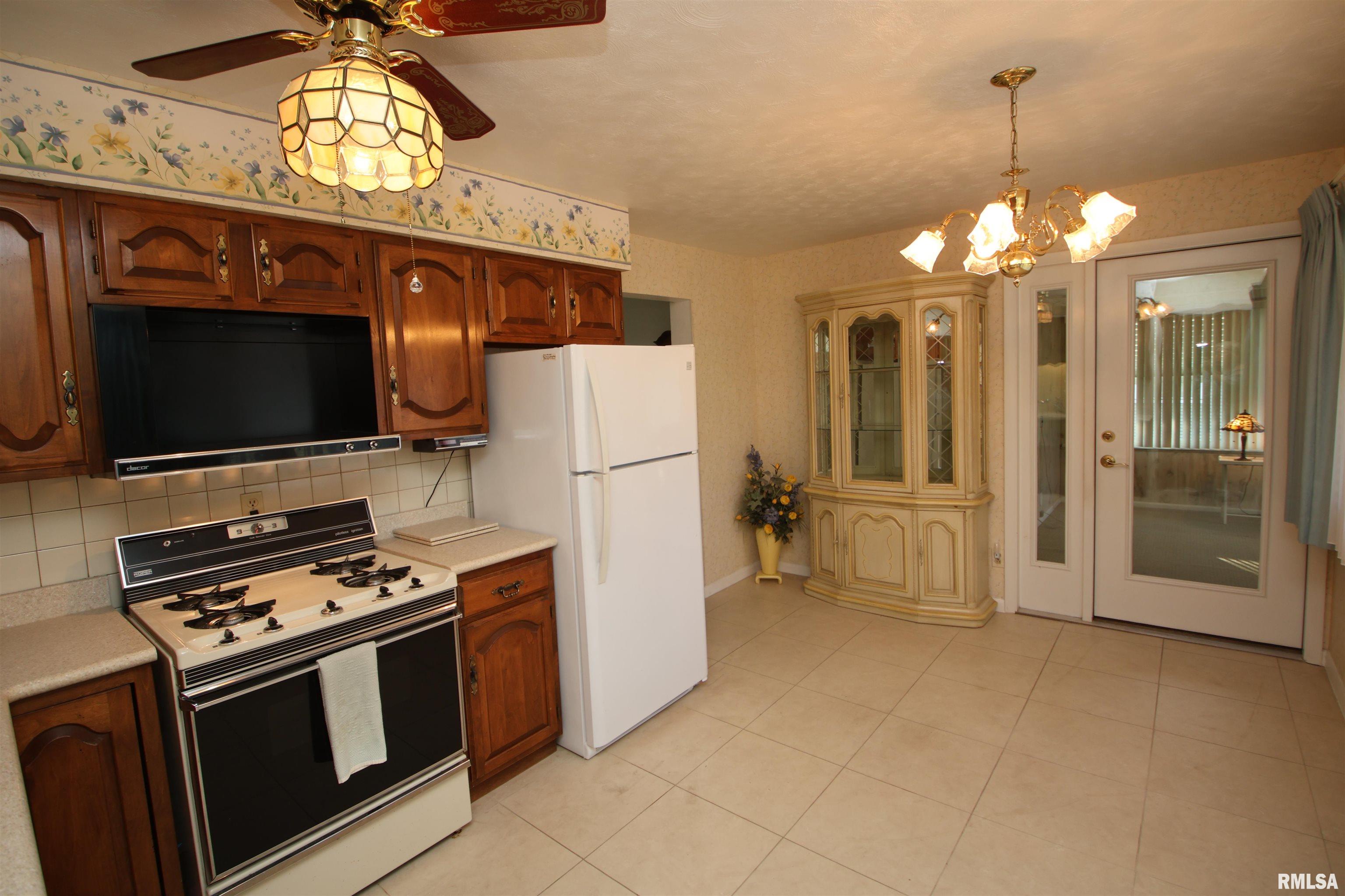 2631 West Overhill Road Peoria, IL 61615 - Photo 12 of 54 Gallery Image 12