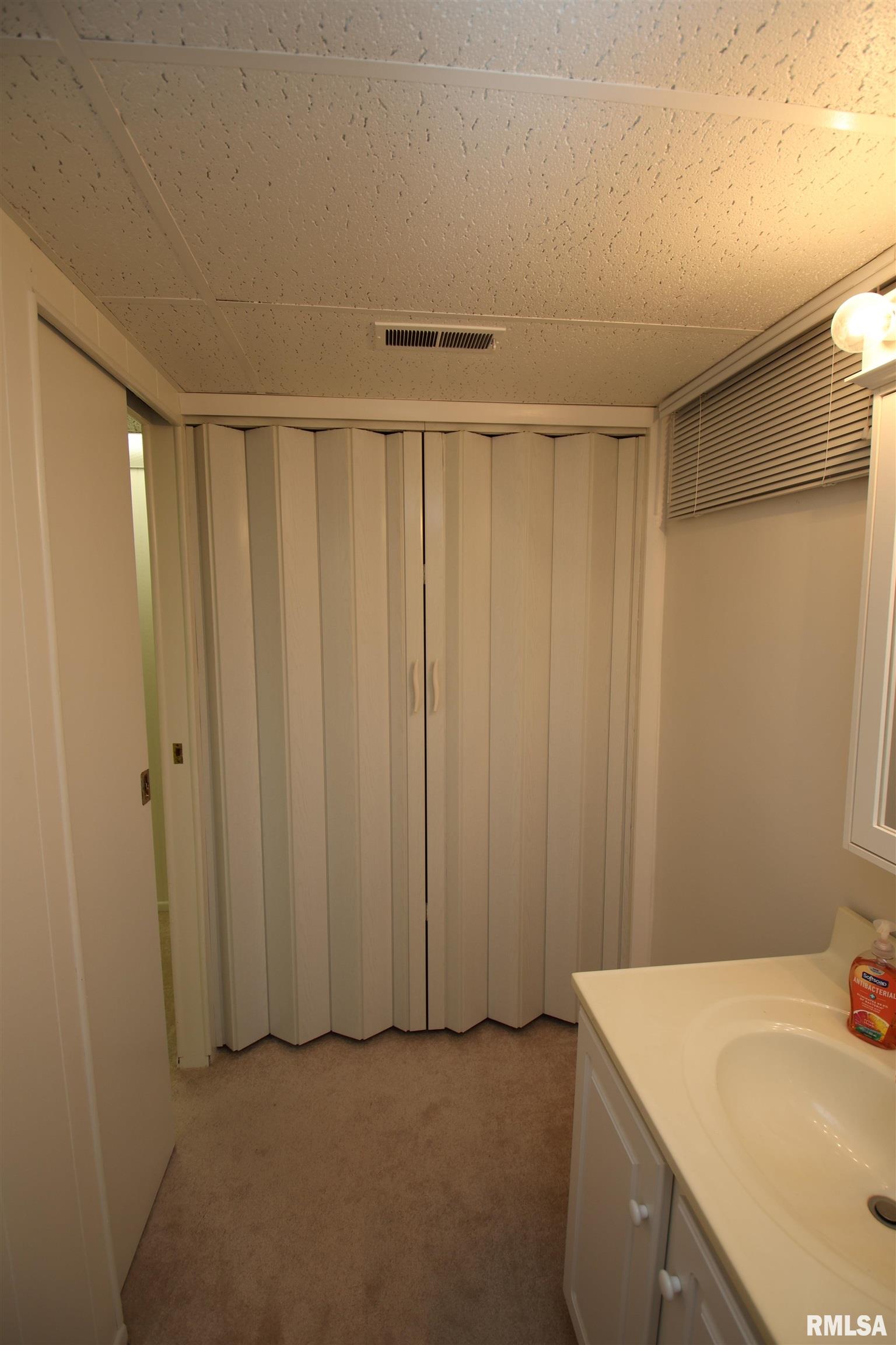 2631 West Overhill Road Peoria, IL 61615 - Photo 37 of 54 Gallery Image 37