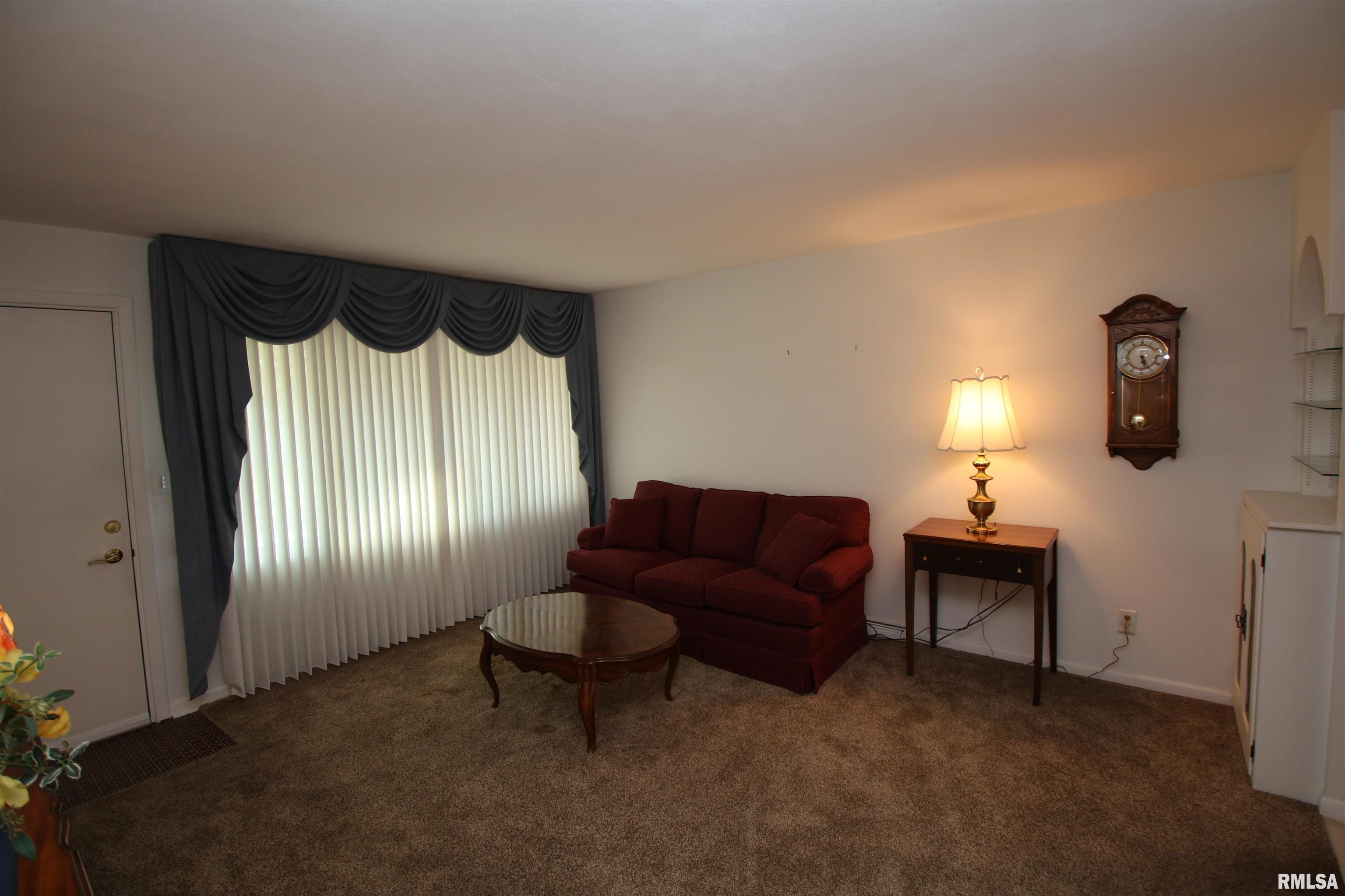 2631 West Overhill Road Peoria, IL 61615 - Photo 4 of 54 Gallery Image 4