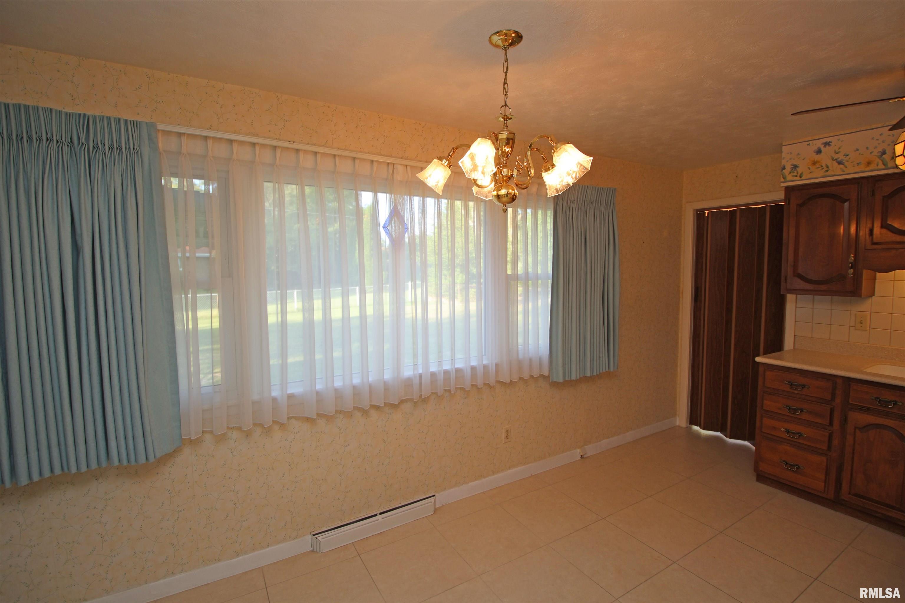 2631 West Overhill Road Peoria, IL 61615 - Photo 8 of 54 Gallery Image 8
