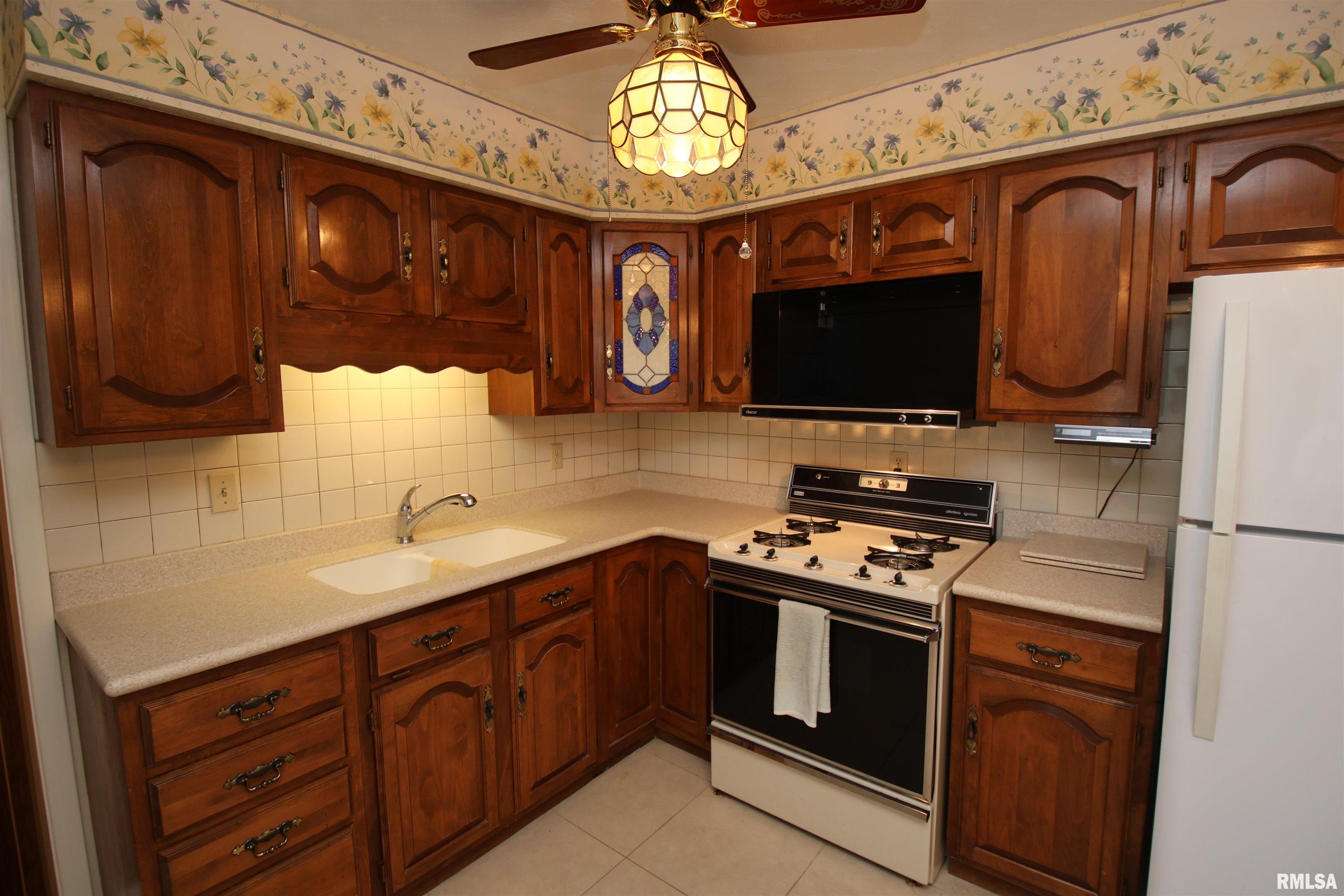 2631 West Overhill Road Peoria, IL 61615 - Photo 10 of 54 Gallery Image 10