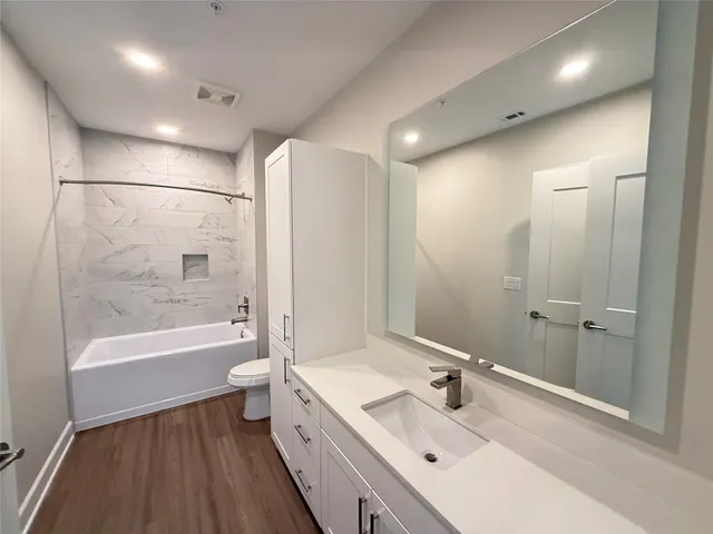 $2,675 | 716 Waugh Drive, Unit B6 328, Houston, TX 77019