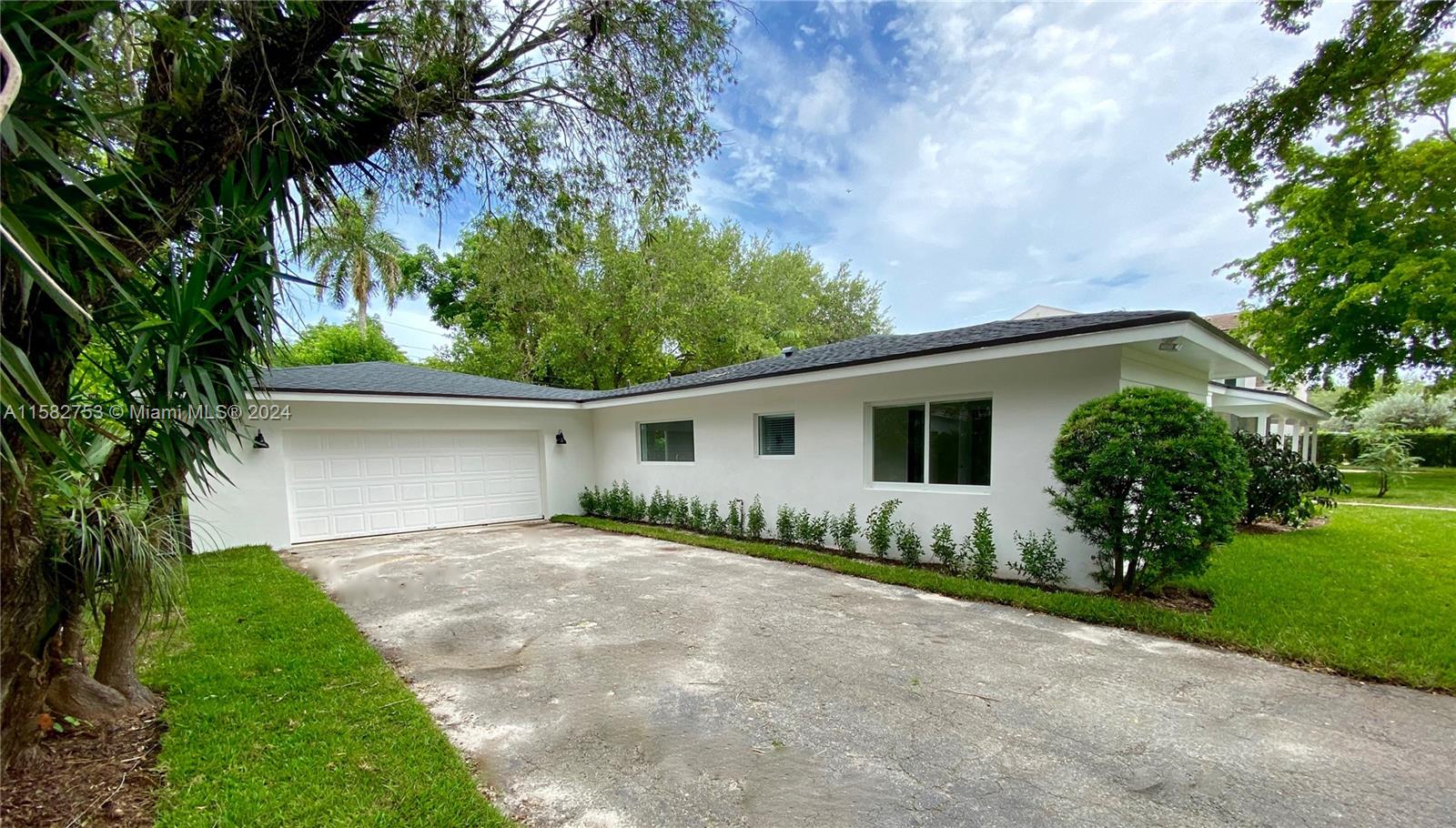 11821 Southwest 81st Road Pinecrest, FL 33156 - Photo 19 of 32 Gallery Image 19