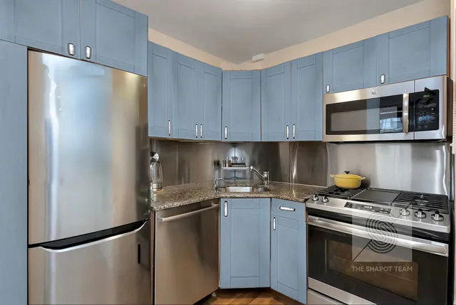 $975,000 | 312-314 East 50th Street, Unit 1W | Midtown East