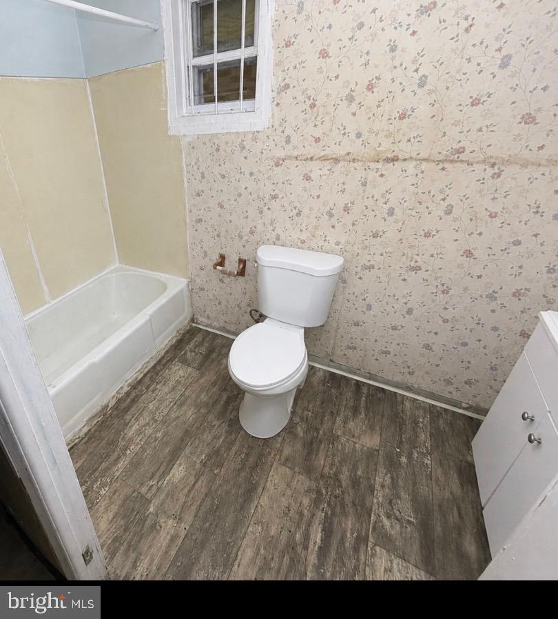 2730 Reisterstown Road Baltimore, MD 21215 - Photo 2 of 17 Unit #1 bathroom