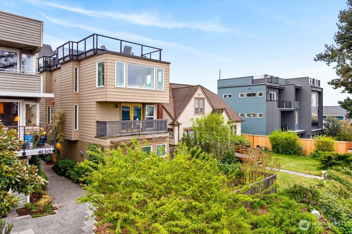 4132 44th Avenue Southwest Seattle, WA 98116 - Photo 1 of 39