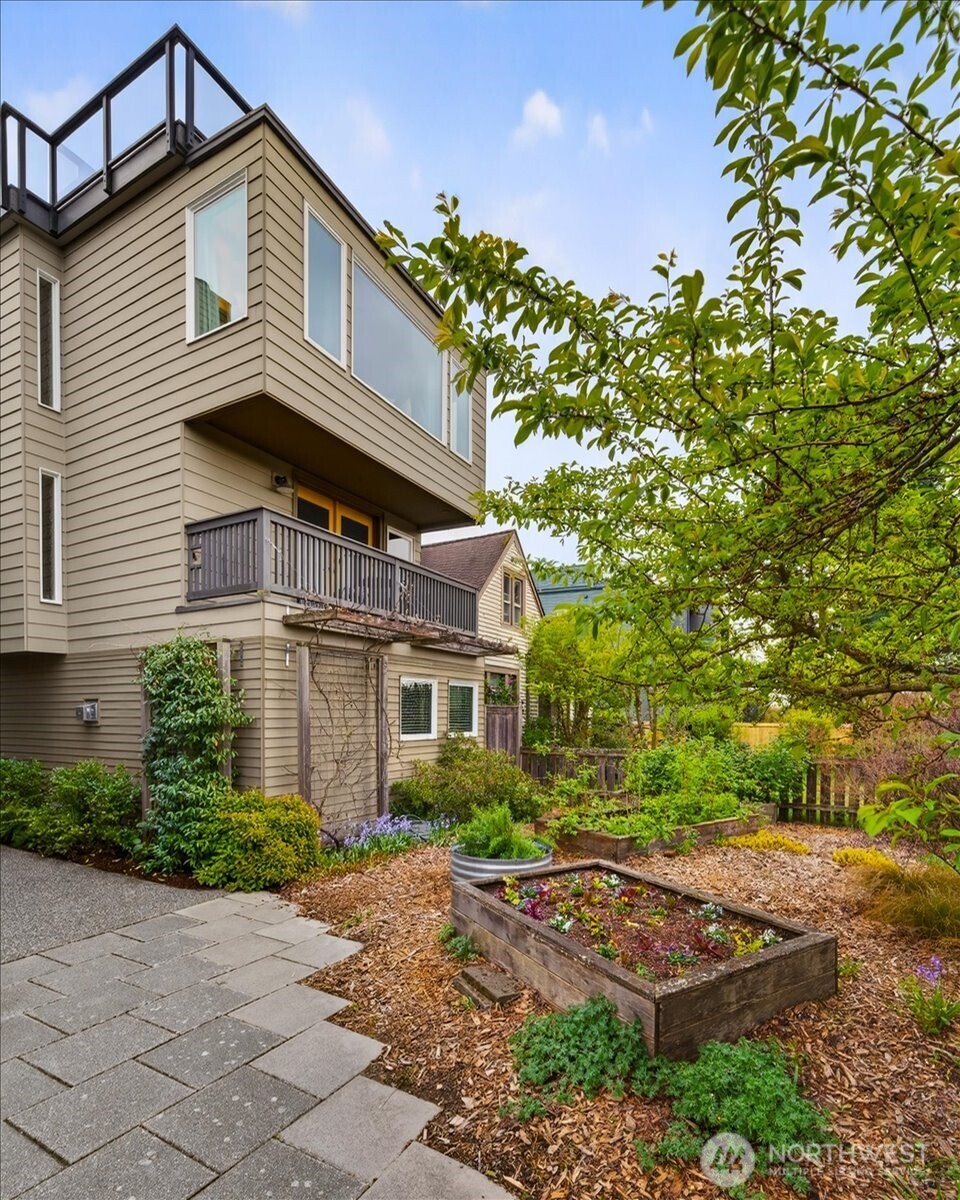 4132 44th Avenue Southwest Seattle, WA 98116 - Photo 2 of 39